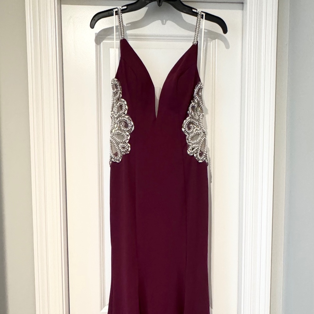 WINE COLORED, LONG MERMAID DRESS WITH SIDE CUT OUTS.